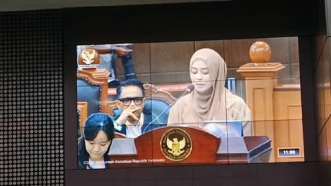 Lesti Kejora curhat kasusnya vs Yoni Dores di Mahkamah Konstitus. [FTNews]i